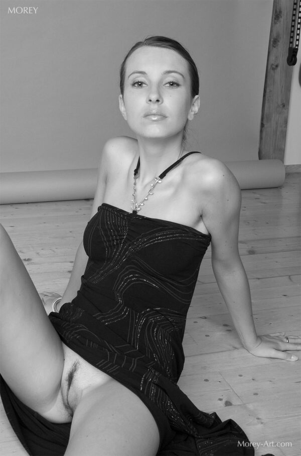 B&W erotic nude photo of Czech fashion model Yashin in Prague, © 2006 by Craig Morey