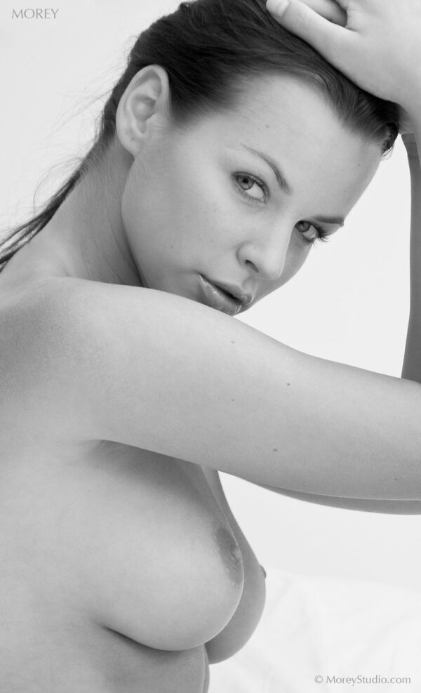 B&W Nude portrait photo of Czech model Mina, © Craig Morey 2008