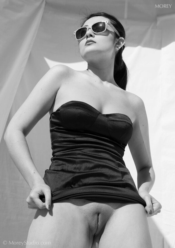 Explicit erotic b&w photo of Sophia Jade in sunglasses © Craig Morey 2014