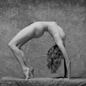 Natalie Nude model profile, back-bend, b&w photo by Craig Morey