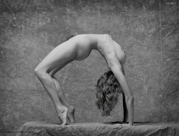 Natalie Nude model profile, back-bend, b&w photo by Craig Morey