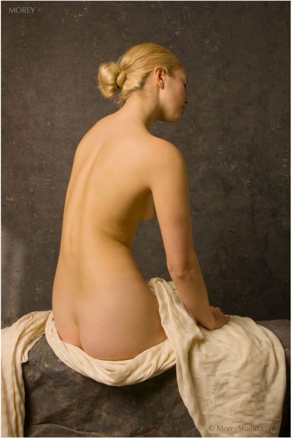 Nude photo of model Mae, by photographer Craig Morey