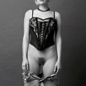 Erotic semi nude b&w photo of US model Liz Ashley, © 2008 by Craig Morey