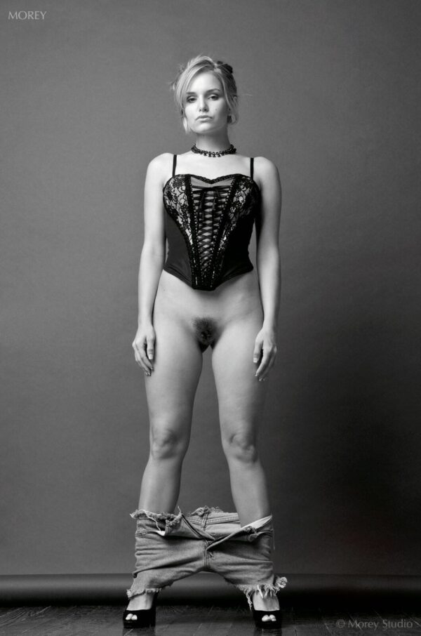 Erotic nude full length image of model Liz Ashley, b&w photo by Craig Morey ©2008
